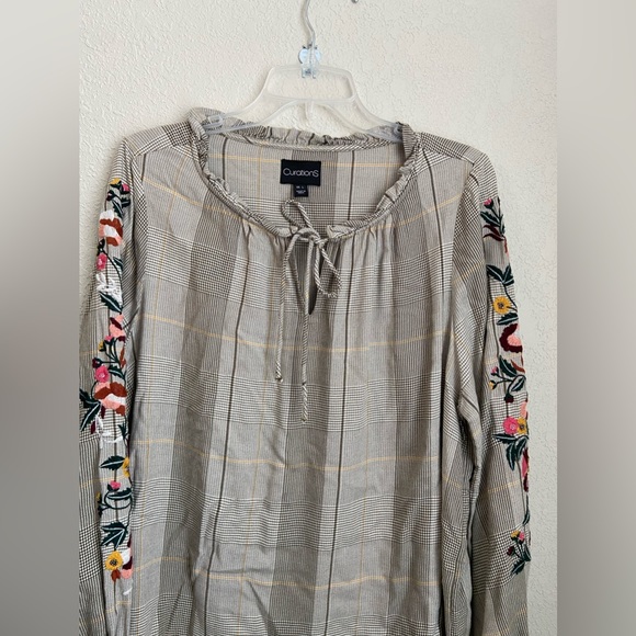 Curations Round Neck Tie String Plaid Embroidered Floral Sleeves Blouse Size L - Picture 2 of 12